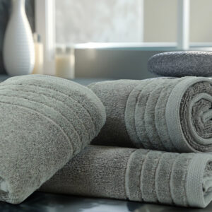 VelourNest Aura Towel – 100% Ring Spun Cotton – 590 GSM