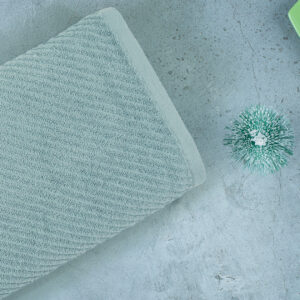 Solid Dyed Diagonal Stripes Bath Towel- 12/S- 500 GSM