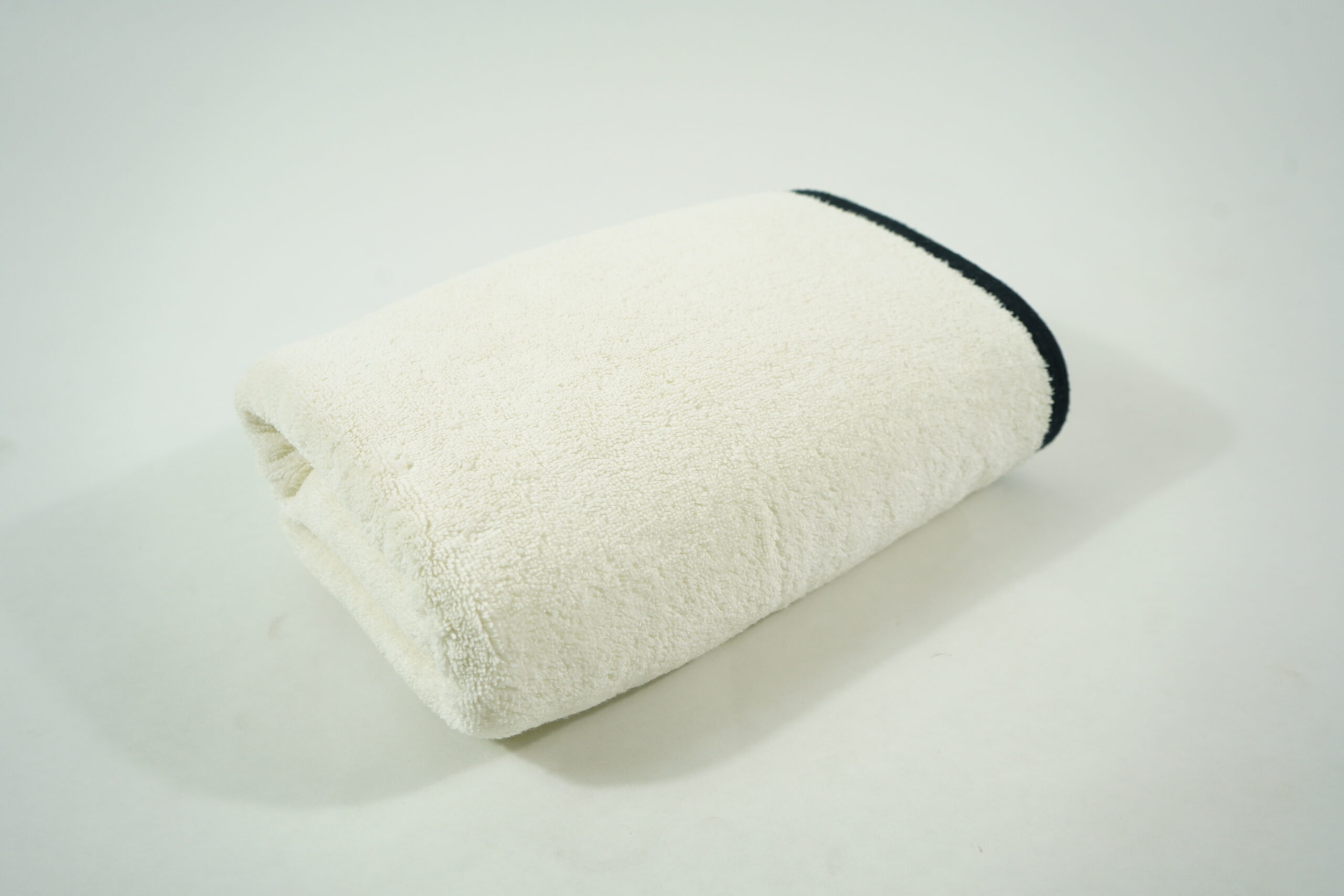 Pile to Pile with contrasting Hem Bath Towel - 12s Zero Twist - 600 GSM - Image 2